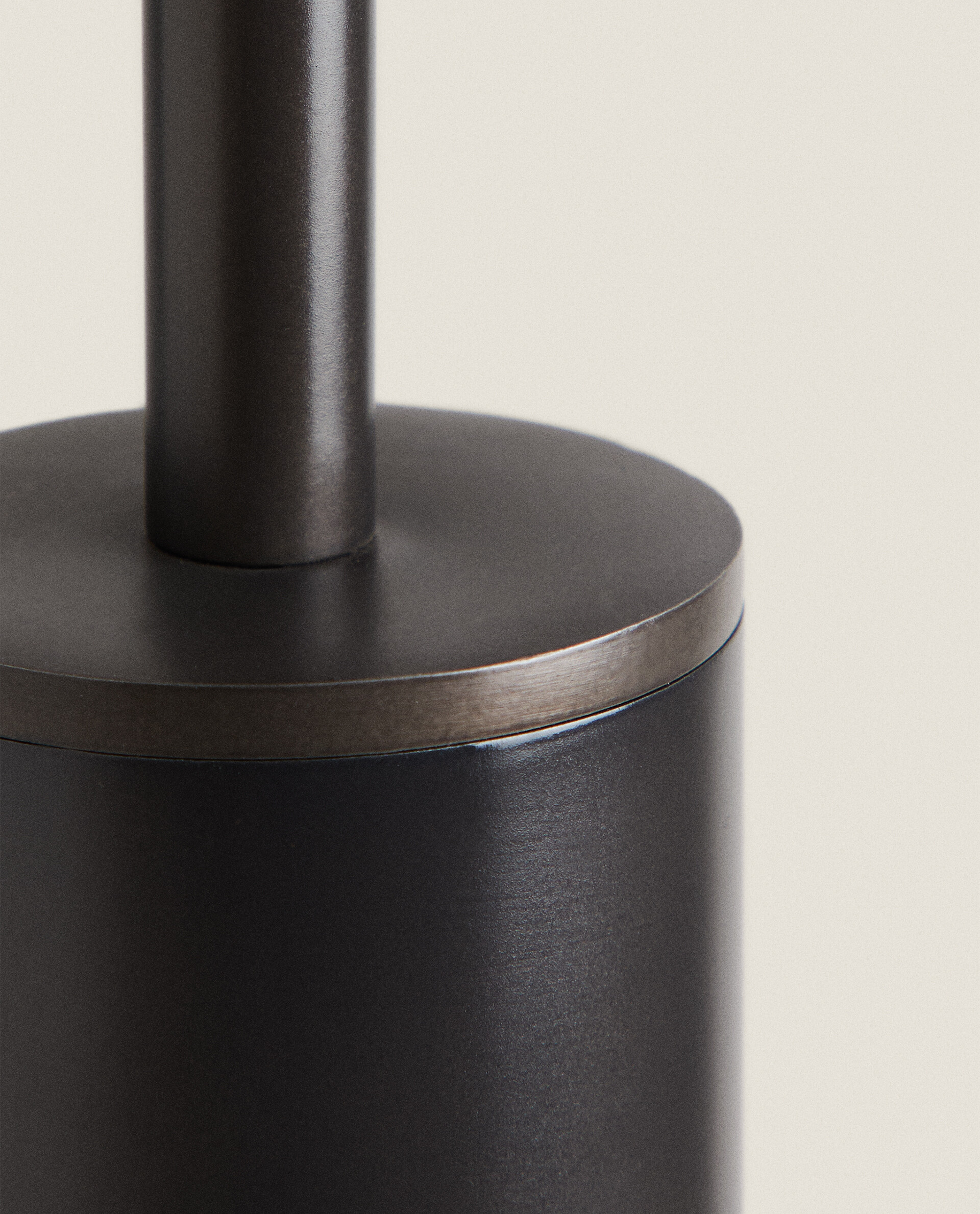 آویز سقفی استوانه ای زارا - مشکی آویز سقفی استوانه ای زارا - مشکی