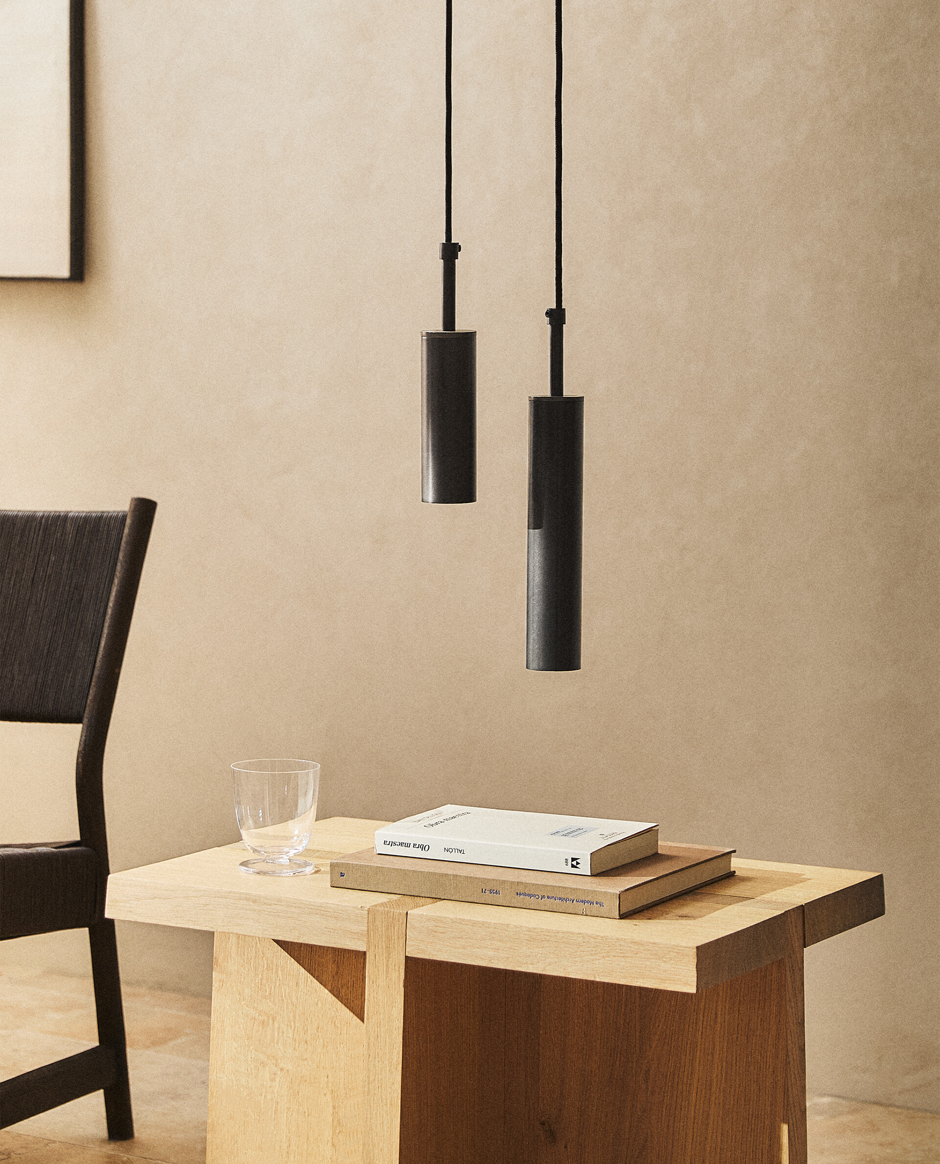 آویز سقفی استوانه ای زارا - مشکی آویز سقفی استوانه ای زارا - مشکی