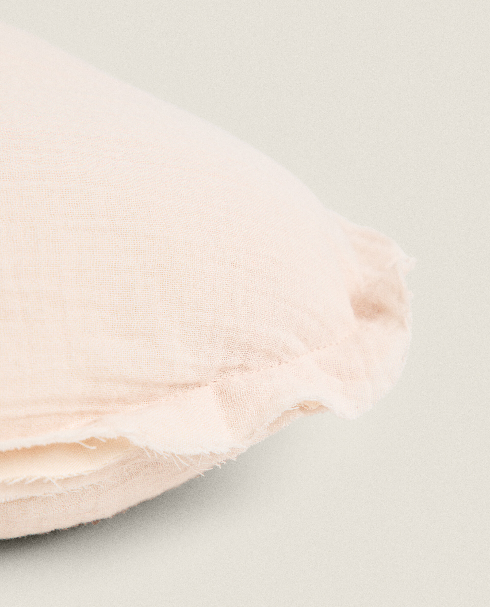 کوسن قلبی کودک برند زارا - صورتی کوسن قلبی کودک برند زارا - صورتی