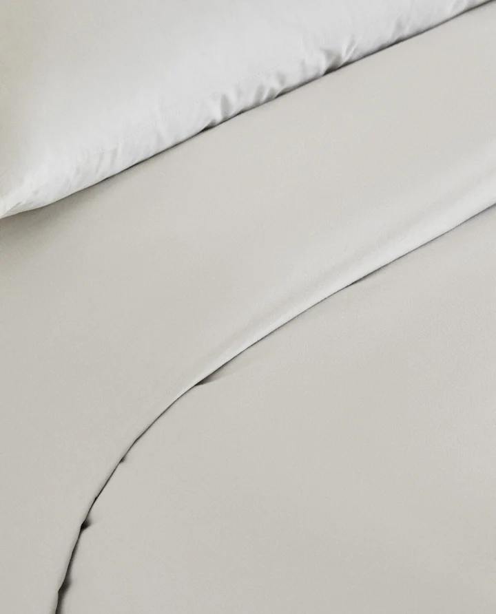 ملافه تک کتان برند زارا - طوسی روشن ملافه تک کتان برند زارا - طوسی روشن