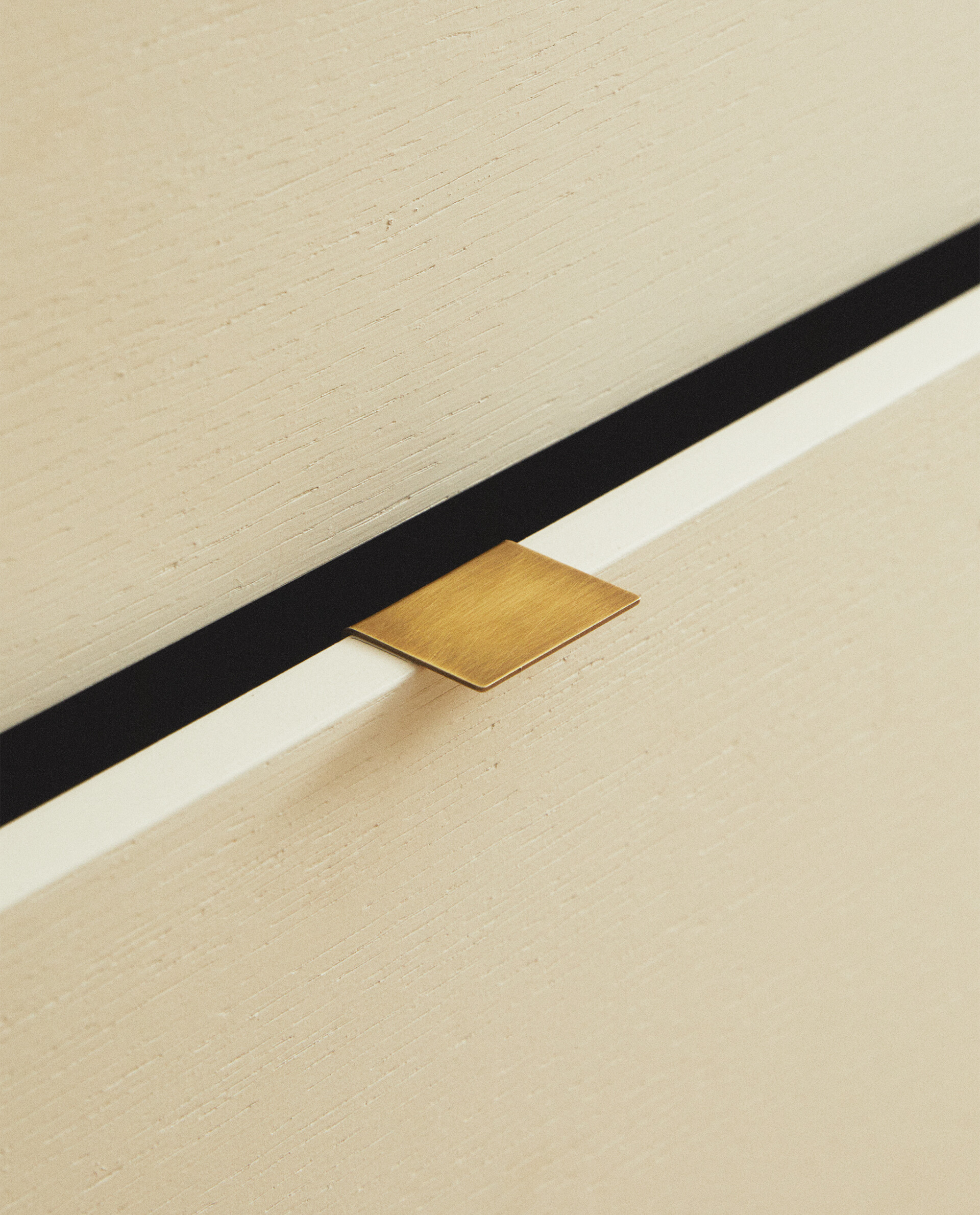 دستگیره طلایی مستطیل برند زارا دستگیره طلایی مستطیل برند زارا