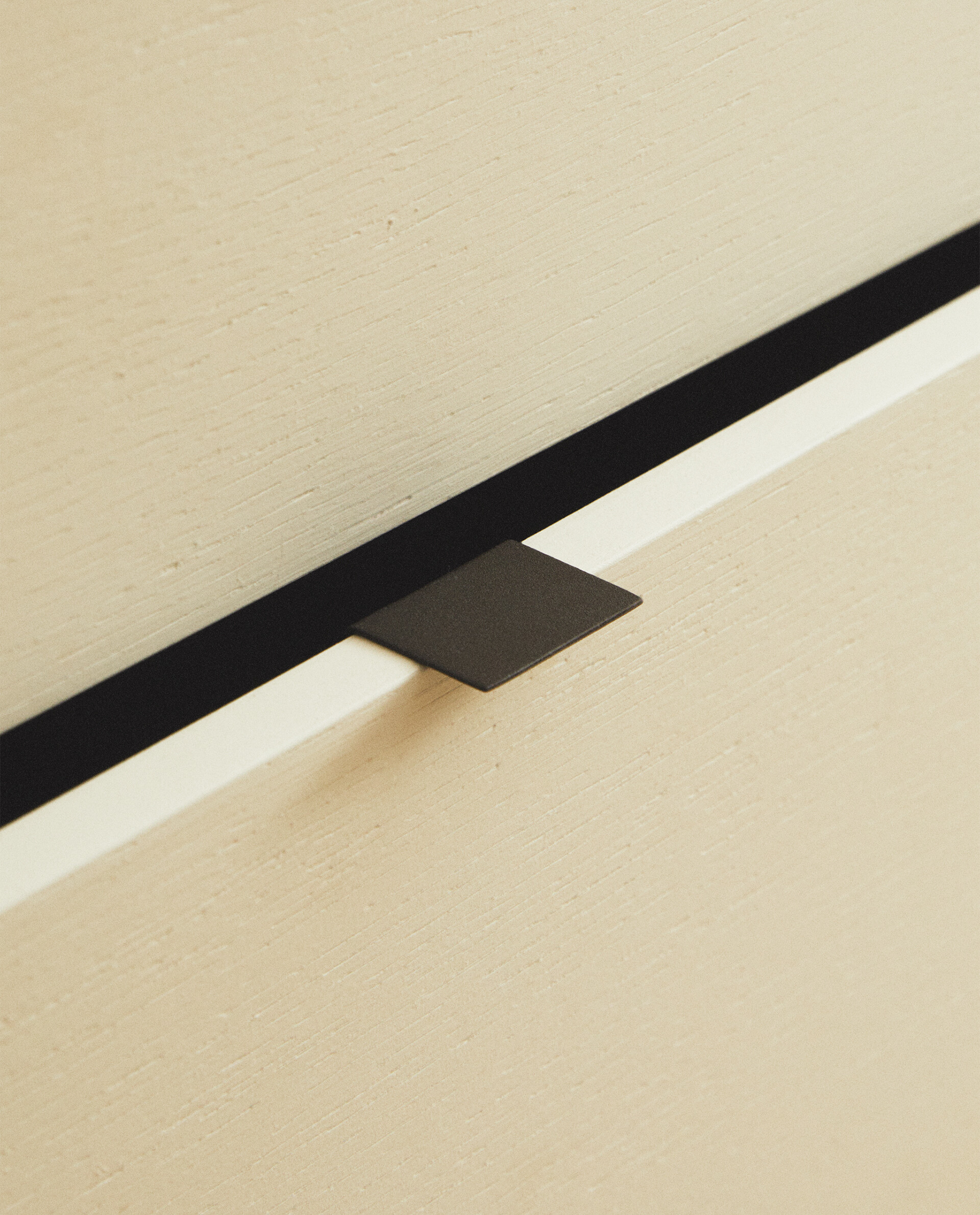 دستگیره مشکی مستطیل برند زارا دستگیره مشکی مستطیل برند زارا